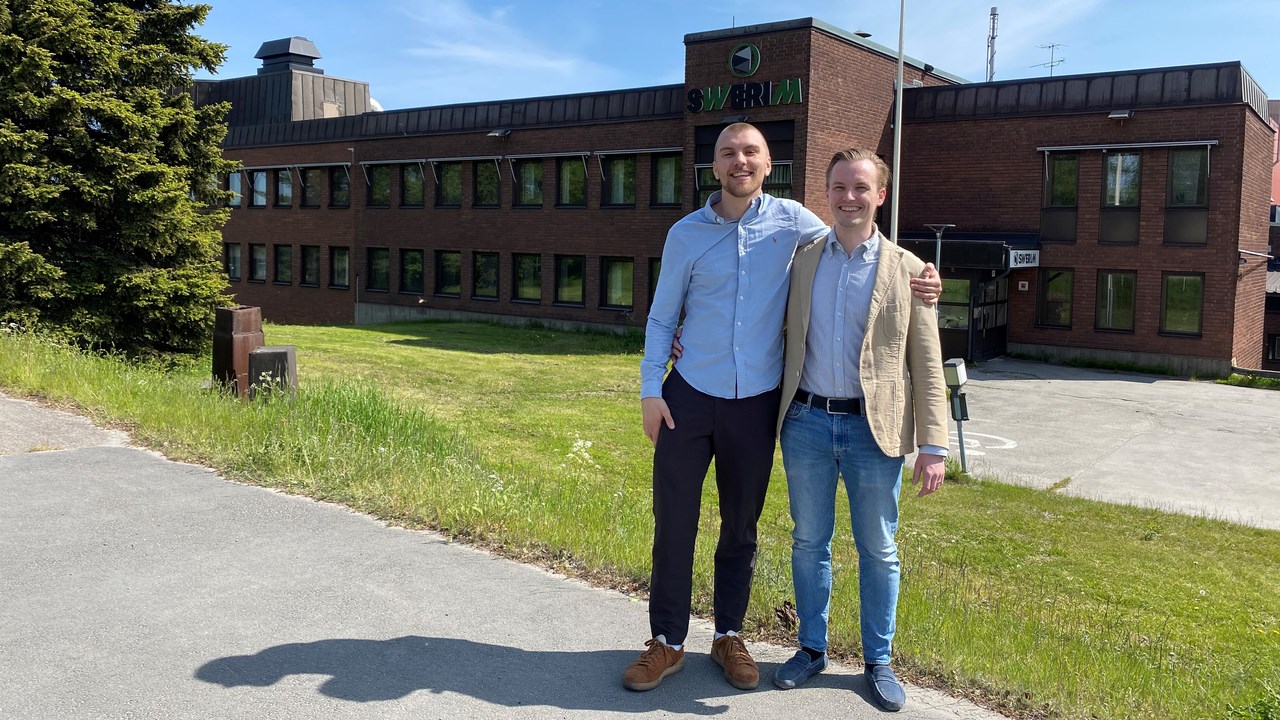 Vinnarna av Umeå hållbarhetspris för uppsatser i företagsekonomi Niklas Bäcklund och Björn Tomas Minde.