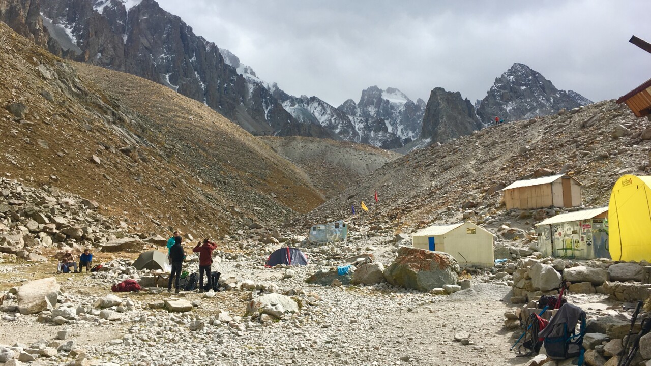 Bild på läger i dalgången.