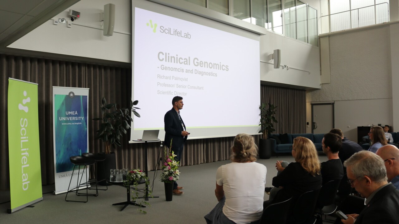 Richard Palmqvist presents the Clinical Genomics infrastructure at the SciLifeLab Day Umeå.
