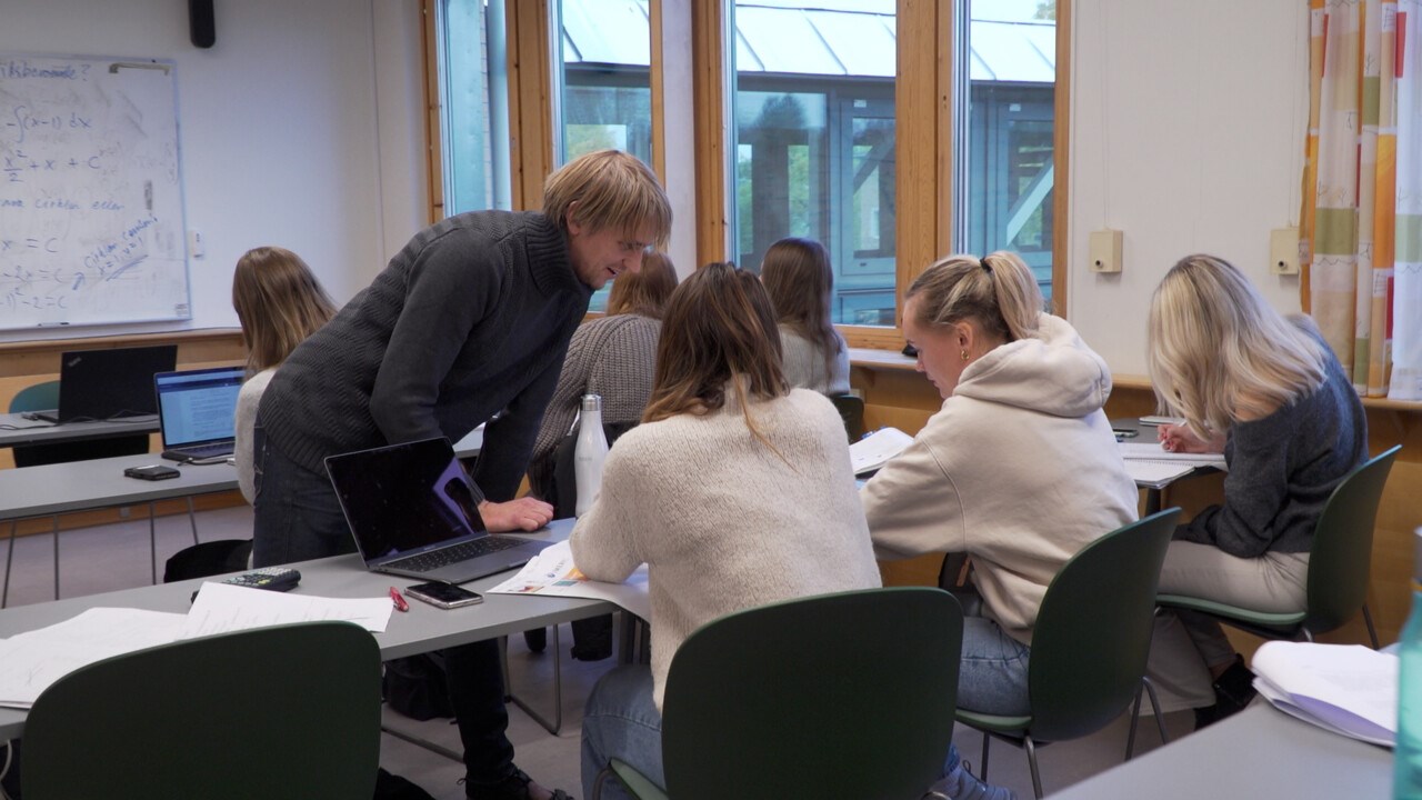 NIklas Lundström, lektor i matematik, undervisar på campus 4 oktober 2021.