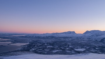 Image of Lapporten and Abisko research station in winter