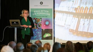 Fika efter en forskareVi bjuder på kunskap och fika. Populärvetenskapliga live-sända seminarier ger dig möjlighet att ta del av spännande medicinsk forskning.