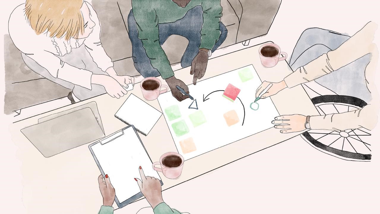 Illustration av fyra personer som sitter kring ett bord med papper, pennor och dator. De pekar och samarbetar kring materialet p&aring; bordet.