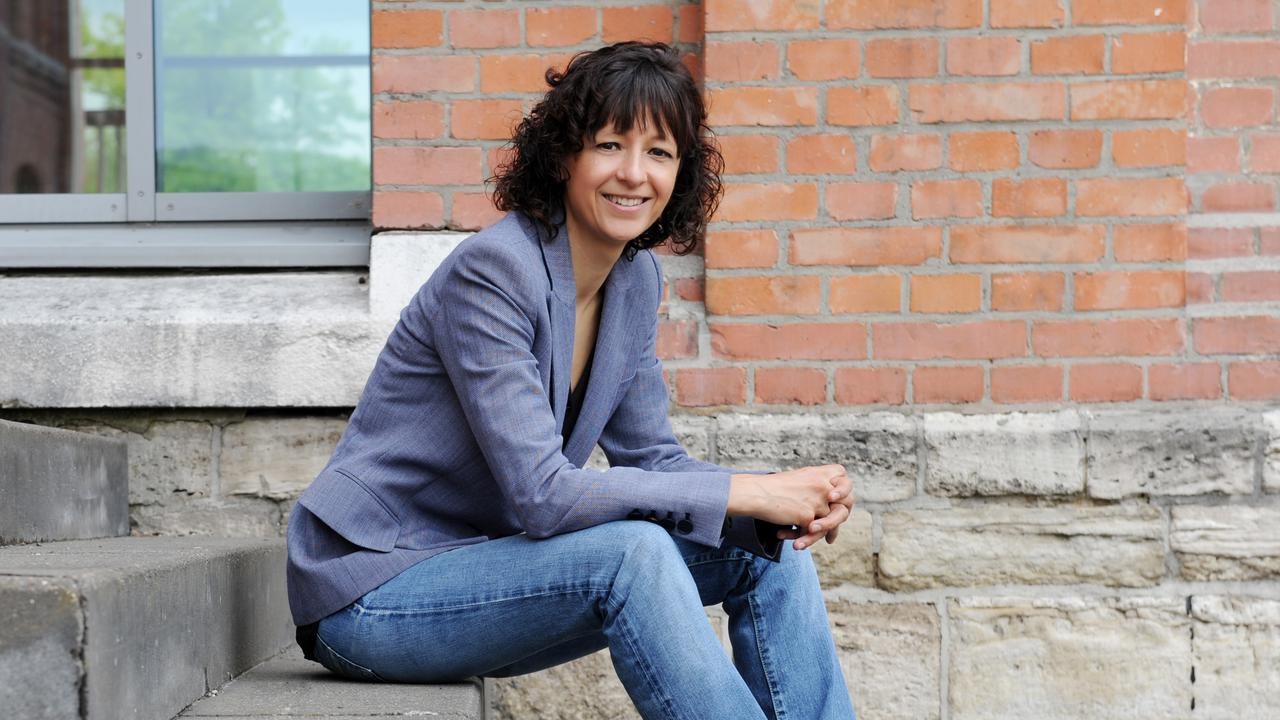 Porträtt av Emmanuelle Charpentier, hedersdoktor vid Umeå universitet.
