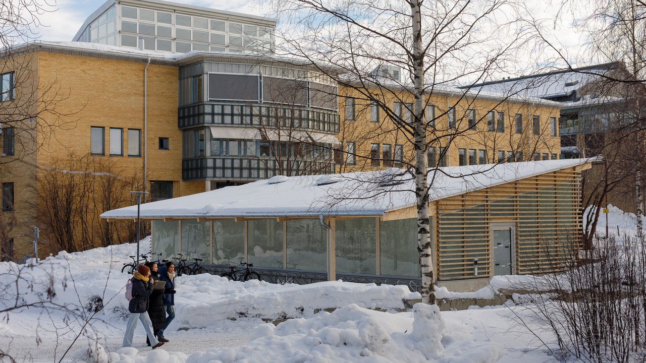 Cykelparkeringshus till studenter och anställda vid Umeå universitet