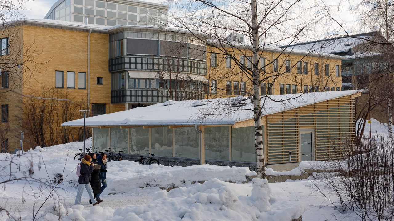 Cykelparkeringshus till studenter och anställda vid Umeå universitet