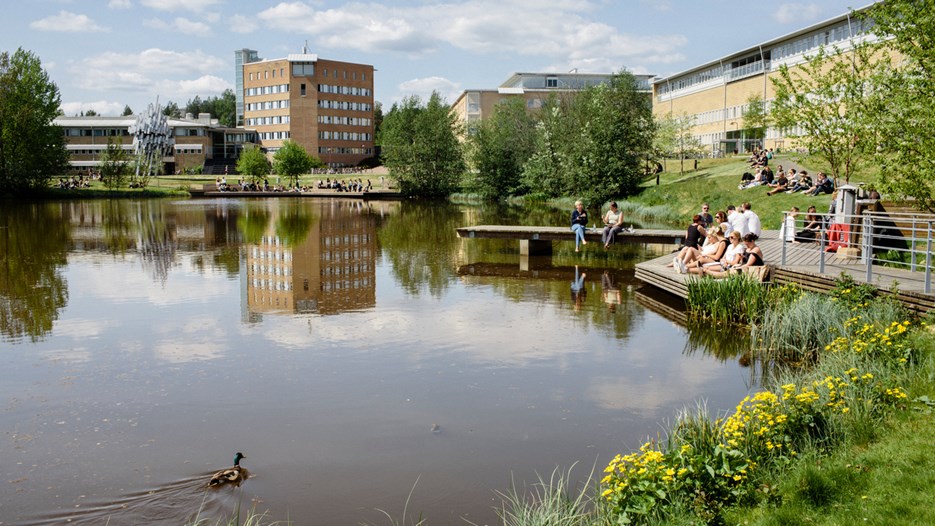 Picture of the campus outdoor environment and the campus pond.