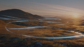 Landskap i solnedgång med blå streck som ser ut som fartränder efter en flygande farkost.