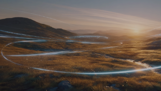 Landskap i solnedgång med blå streck som ser ut som fartränder efter en flygande farkost.