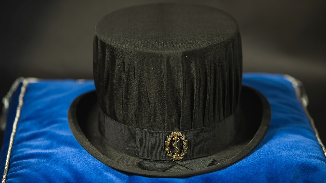 Doctoral hat