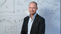 Mats G LarsonProfessor vid Institutionen för matematik och matematisk statistik