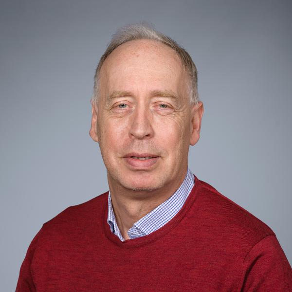 Gerhard Gr&ouml;bner, professor vid Kemiska institutionen, forskar om biologiska membraner med fokus p&aring; proteiner inblandade i celld&ouml;d.