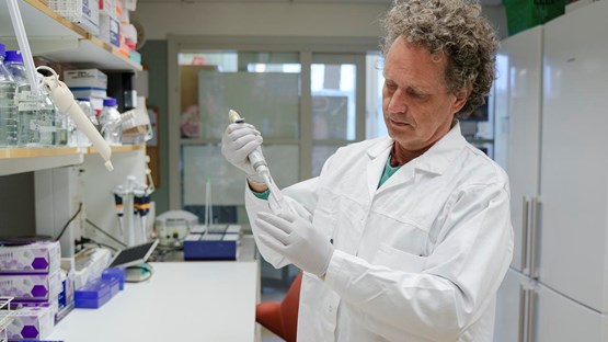 Robin FåhraeusProfessor vid Institutionen för medicinsk biovetenskap