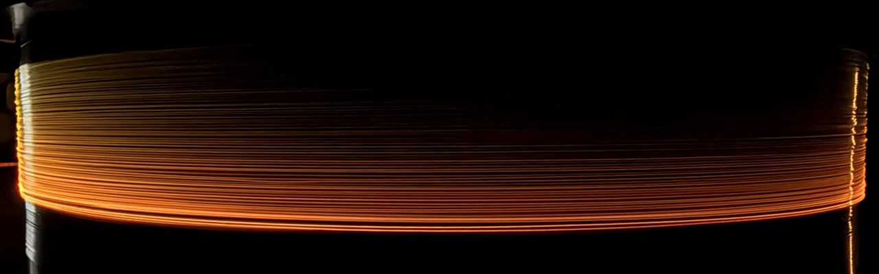 Hollow core fiber på en rulle