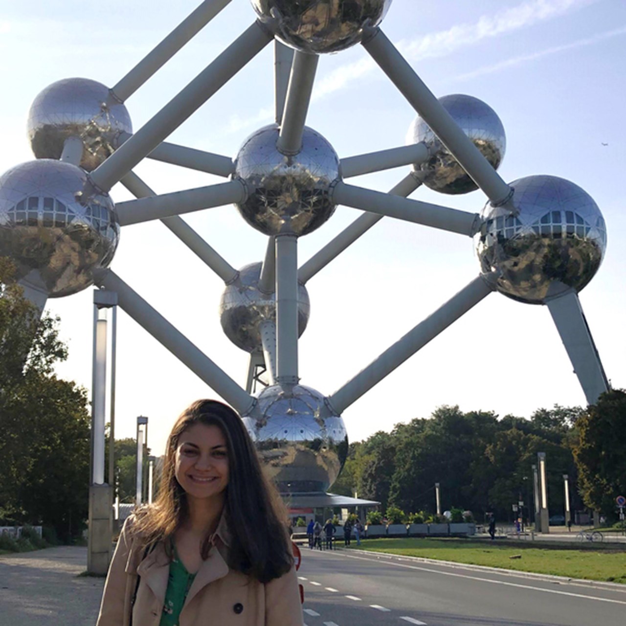 Lilian framför Atomium