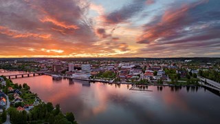 Panoramavy över Umeå stad och älven.