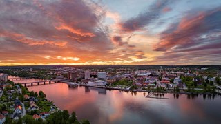 Panoramavy över Umeå stad och älven.