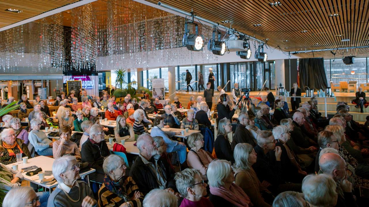 Fika efter en forskareVi bjuder på kunskap och fika. Populärvetenskapliga live-sända seminarier ger dig möjlighet att ta del av spännande medicinsk forskning.