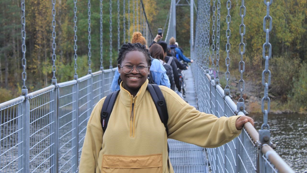 A&iuml;ssatou Lala &auml;r buddy p&aring; buddyprogrammet och hj&auml;lper internationella studenter att k&auml;nna sig som hemma i Ume&aring;.