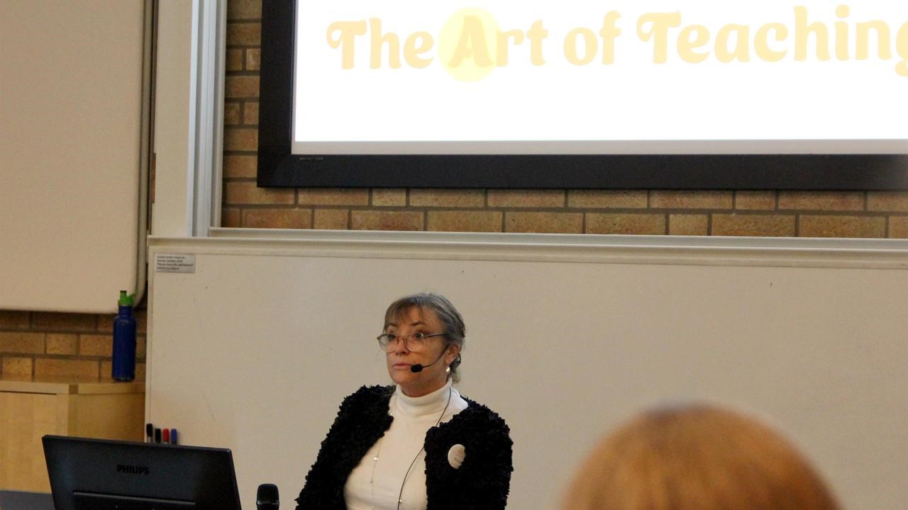 Rektor Tora inleder konferensen The Art of Teaching
