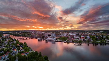 Panoramavy över Umeå stad och älven.