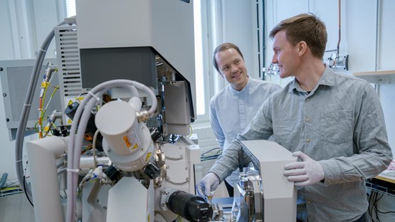 – Erik Olof WikLund, konstnär och examinerande masterstudent vid Konsthögskolan, Umeå universitet– Nils Hauff, staff scientist, Umeå Centre for Electron Microscopy, Umeå universitet, SciLifeLab