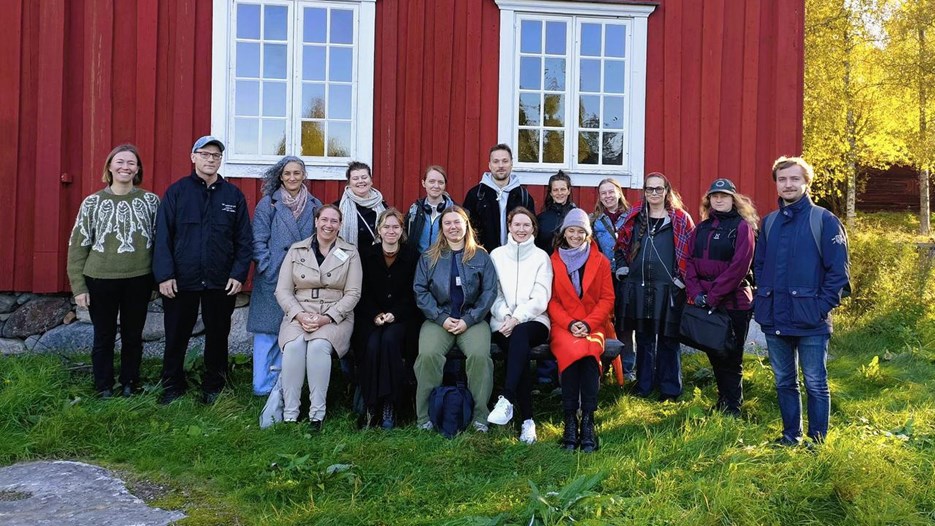 The participants of APECS Sweden are gathered and smile for the camera.