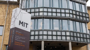 MIT-huset på våren
