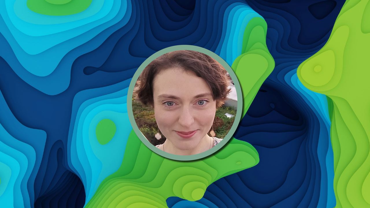 Maria Podkorytovas ansikte visas i en cirkulär bild.