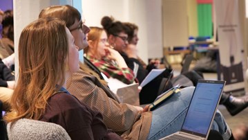 Queer AI, publikbild.