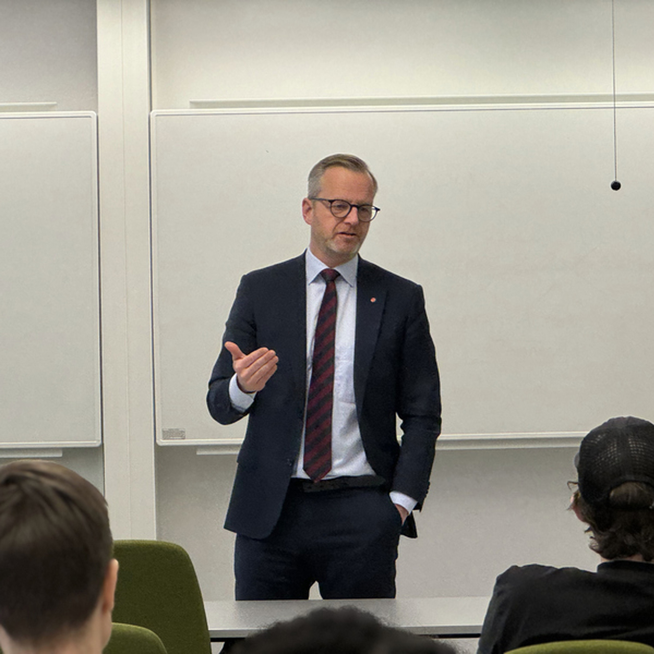 Mikael Damberg f&ouml;rel&auml;ser.