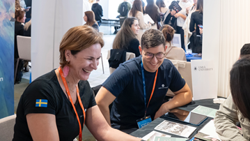 Staff from Umeå recruiting students