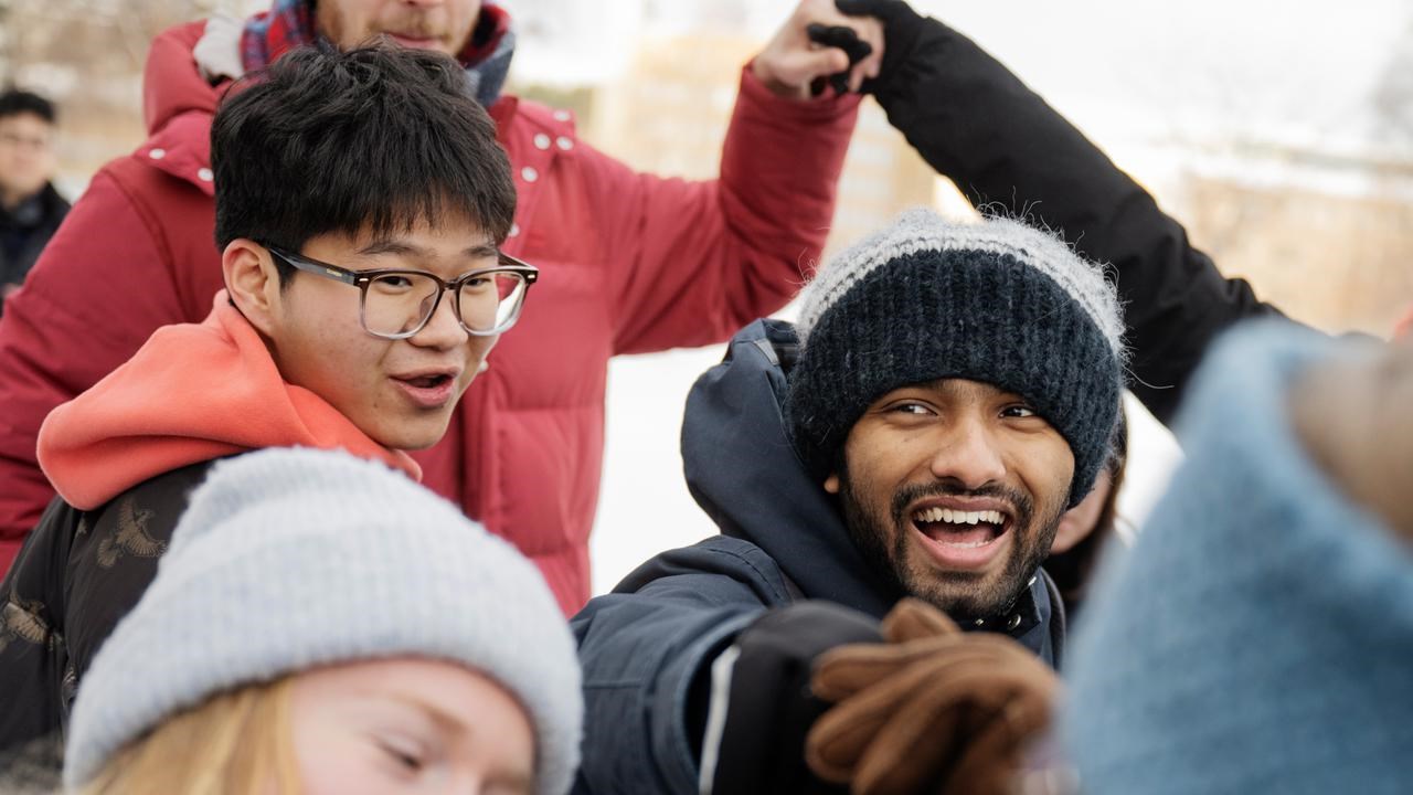 Att komma till ett nytt land, en ny stad och en ny studiemiljö kan ibland kännas överväldigande. För att de internationella studenterna ska känna sig välkomna och börja bygga sitt sociala nätverk finns buddyprogrammet.