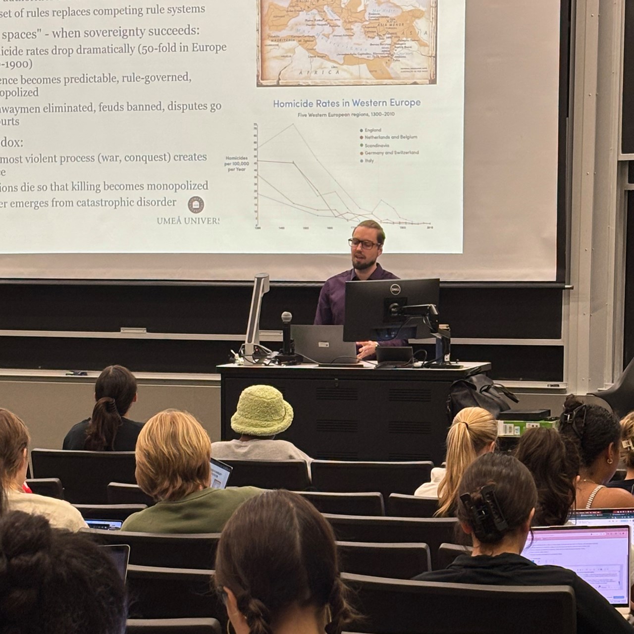 L&auml;rare som undervisar p&aring; ett universitet
