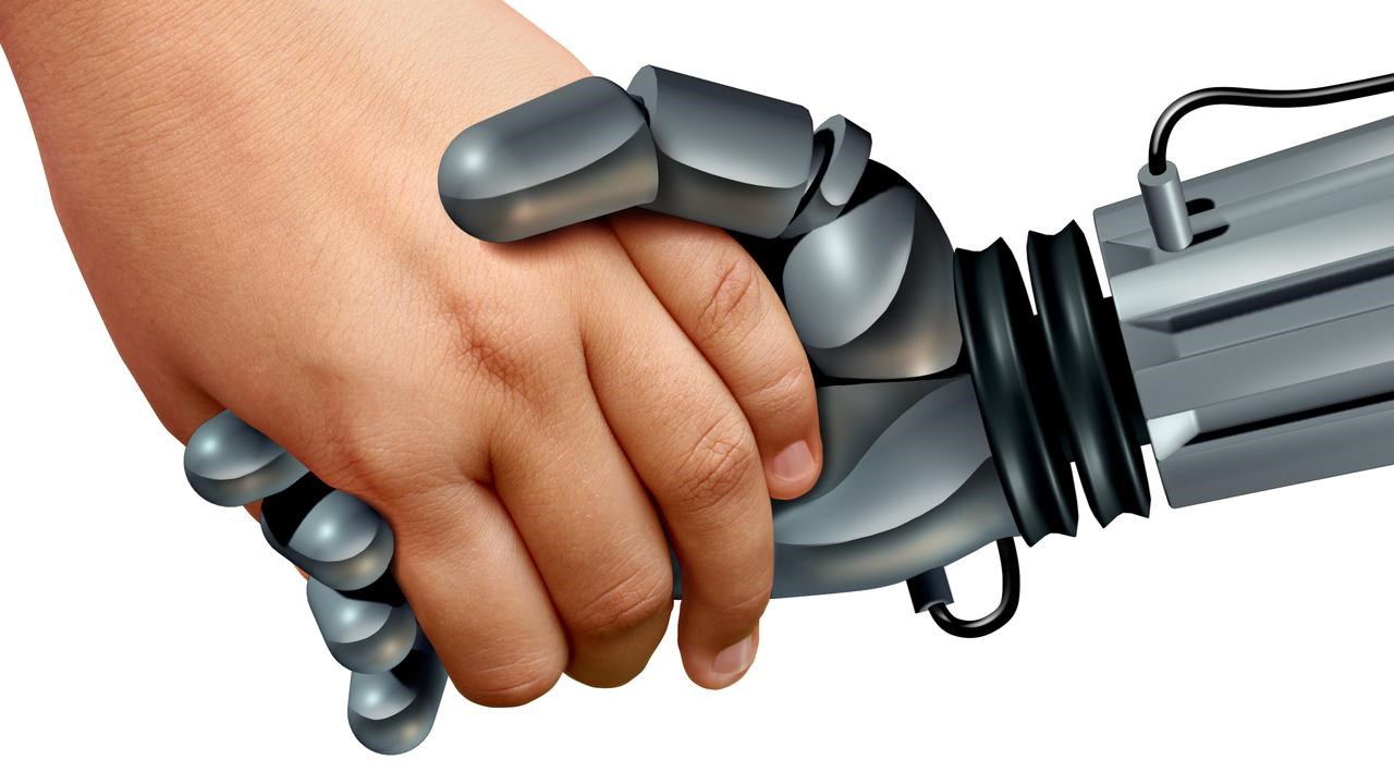 Barns hand håller i robothand. För att illustrera barn och artificiell intelligens.