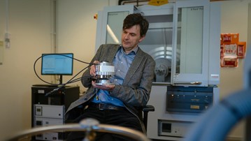 Alexandr TalyzinProfessor vid Institutionen för fysikEnhet: Nanomaterials