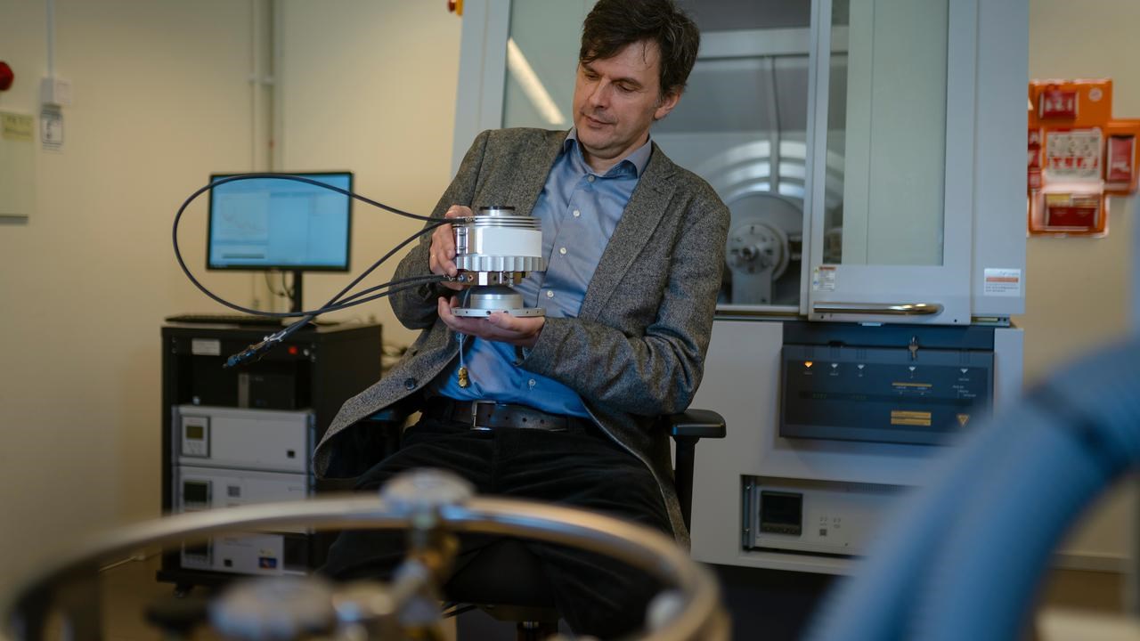 Alexandr TalyzinProfessor vid Institutionen för fysikEnhet: Nanomaterials