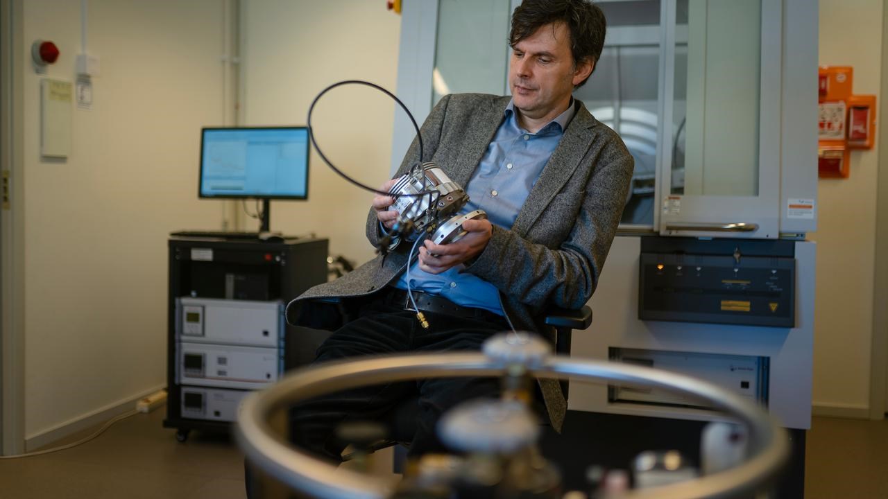 Alexandr TalyzinProfessor vid Institutionen för fysikEnhet: Nanomaterials