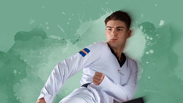 En man som utövar takewondo