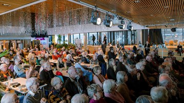 Fika efter en forskare - i Väven och på distans.