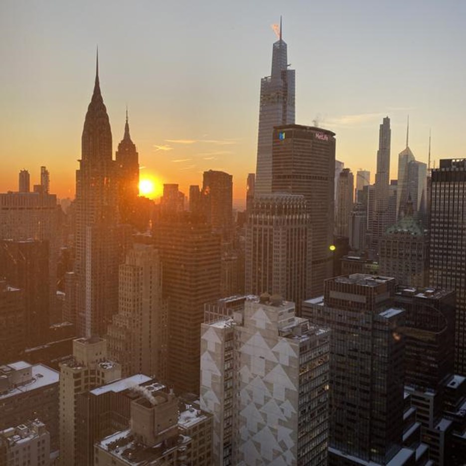 Solen går ner över New York.