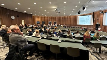 Teknisk-administrativ personal från samhällsvetenskapliga fakulteten i Aula Biologica.