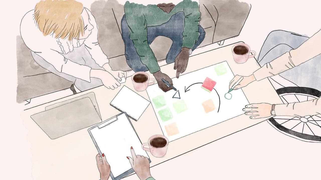 Illustration av fyra personer som sitter kring ett bord med papper, pennor och dator. De pekar och samarbetar kring materialet p&aring; bordet.