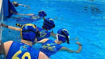Ett lag spelar undervattensrugby