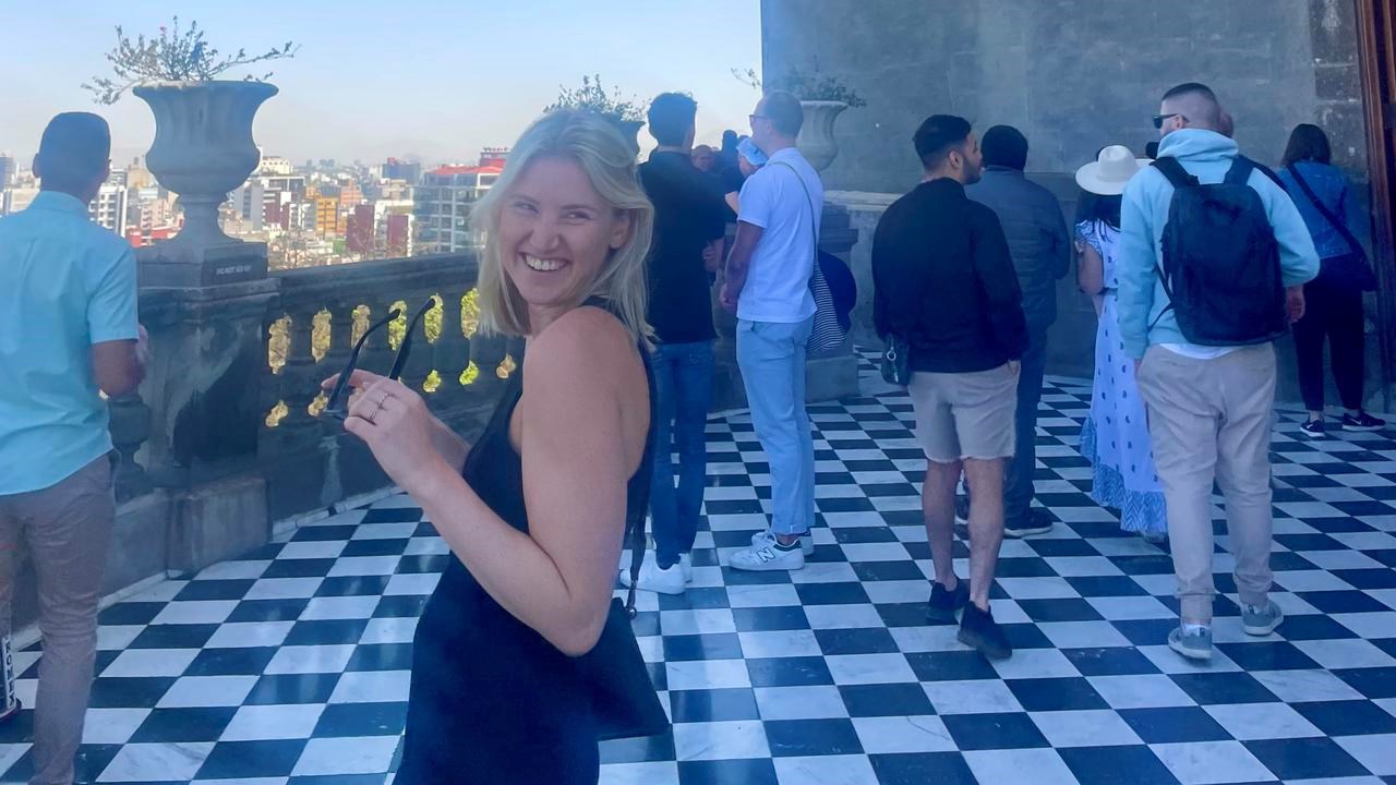 Student Mirjam Karlsson standing on an outside terrasse overlooking a city in Mexico.