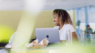 student pluggar i studieyta