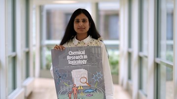 Farina holding a poster