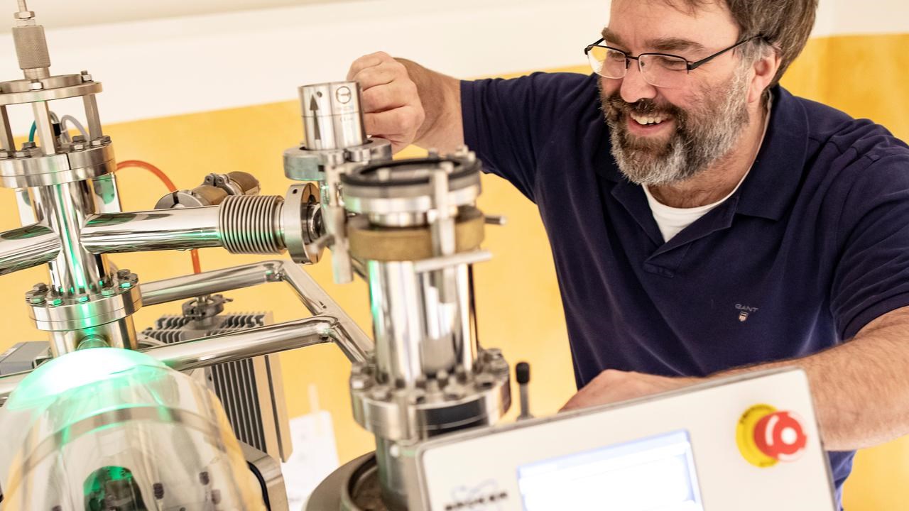The 850MHz NMR Spectrometer at the Ume&aring; NMR Lab