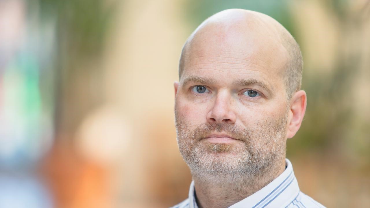Porträttbild på Paul Davis, anknuten som universitetslektor vid Institutionen för psykologi, Umeå universitet.