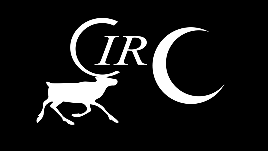 Ett svartvitt foto av en hjort.